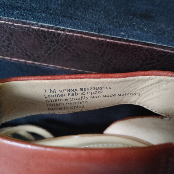 NATURALIZER High Heels - Picture 6 of 6